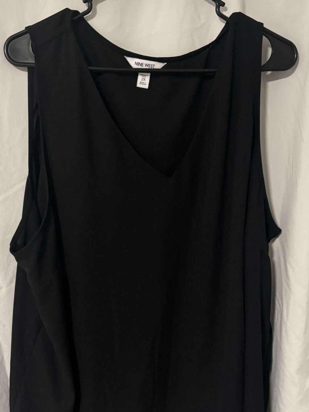 Nine West Black V-Neck Sleeveless Camisole
